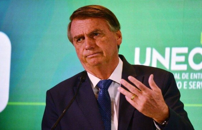 Bolsonaro sobre rejeição feminina: "É uma narrativa"