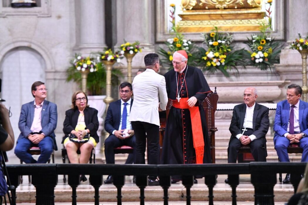 Prefeito David Almeida destaca atuação da Igreja Católica na Amazônia durante cerimônia de acolhida do cardeal dom Leonardo Steiner