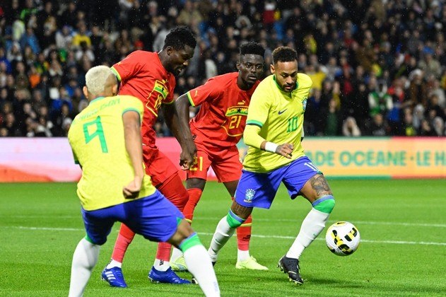 Brasil estreia uniforme que será utilizado na Copa do Mundo em amistoso