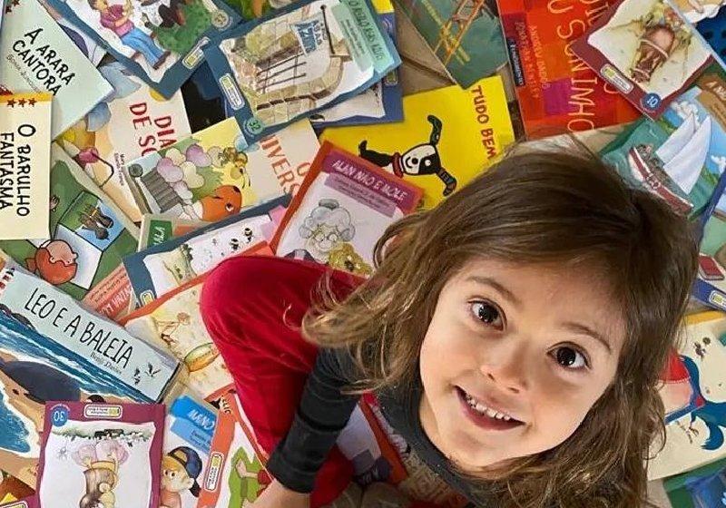 Brasileira gênio de 4 anos que já leu 100 livros entra para a Mensa