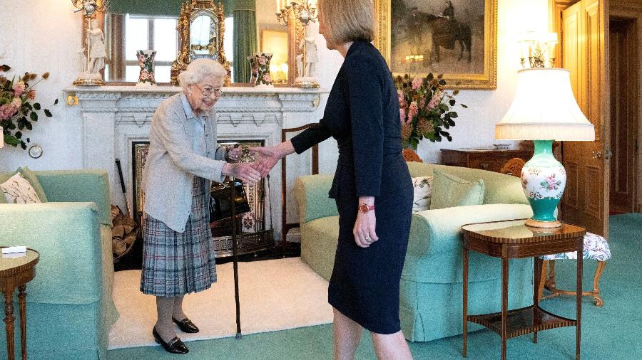 Truss assume como primeira-ministra do Reino Unido após reunião com Elizabeth II