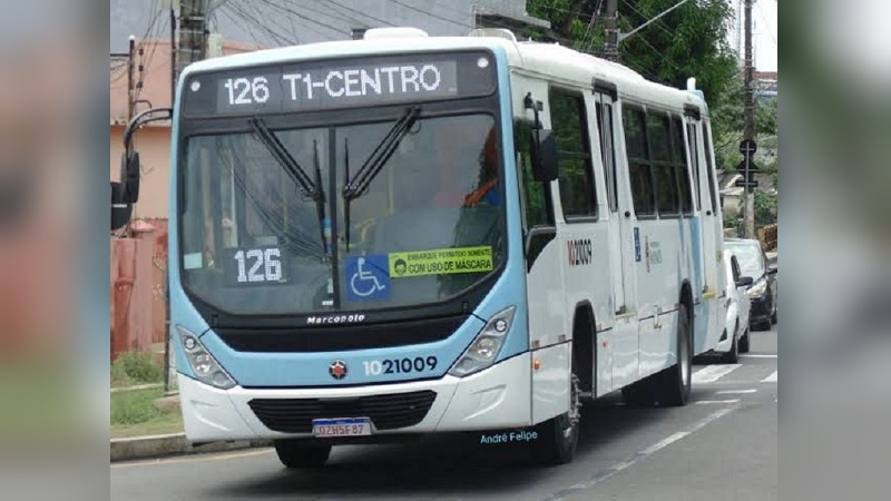 Trio invade ônibus da linha 126 e faz a limpa nos pertences dos passageiros