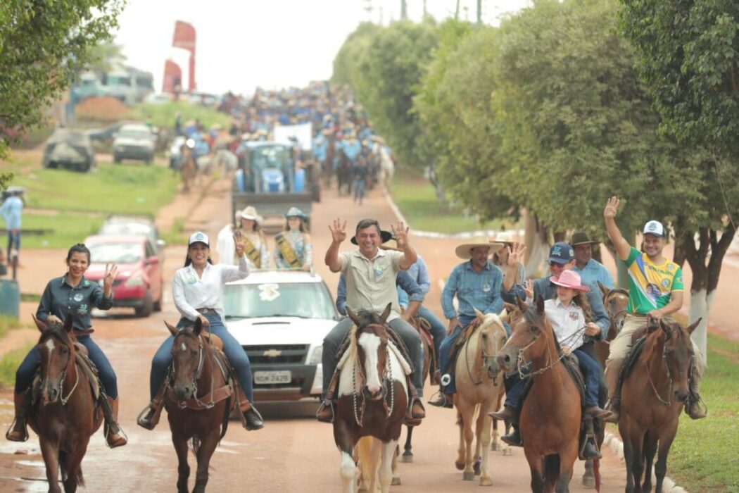 Em Apuí, Wilson Lima destaca apoio à Feira Agropecuária e ampliação do abastecimento de água