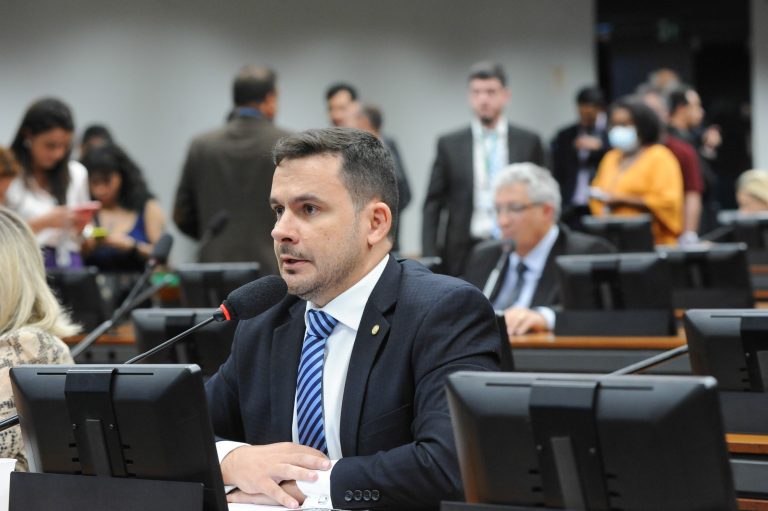 Projeto concede auxílio financeiro a responsável legal de pessoa com deficiência