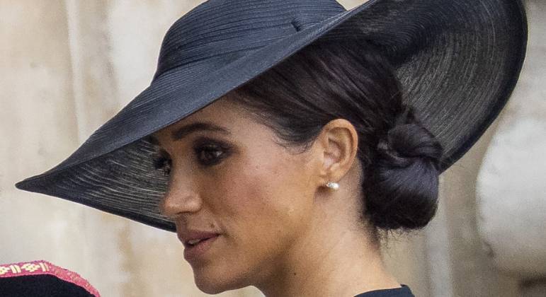 Meghan Markle usa brincos de pérolas presenteados pela rainha Elizabeth 2ª, em funeral 