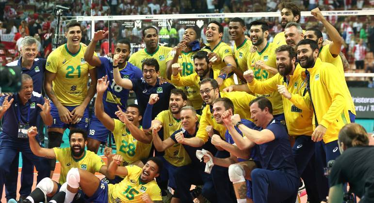 Brasil quase se complica, mas vence Eslovênia e leva o bronze no Mundial de vôlei