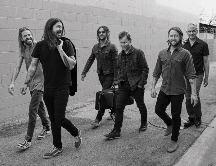 Foo Fighters anuncia disco de compilação e fãs reclamam de músicas selecionadas