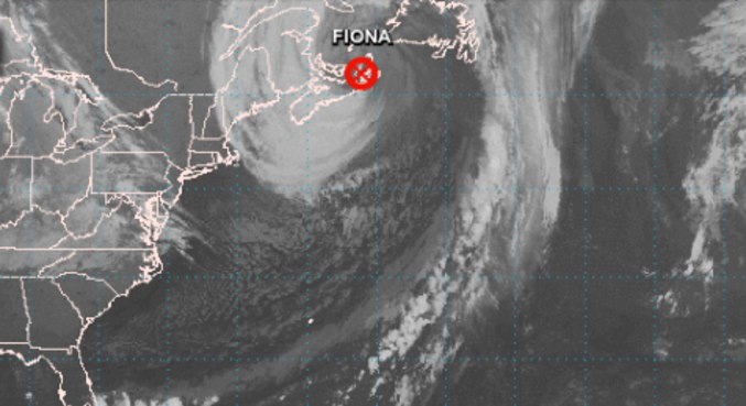 Furacão Fiona atinge o Canadá com ventos de até 144 km/h