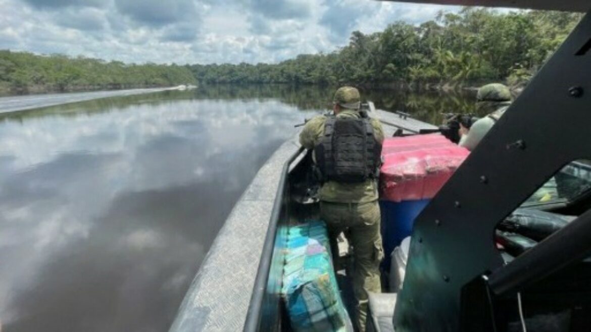 PF apreende 1,4 toneladas de maconha em ação pelo Rio Marié