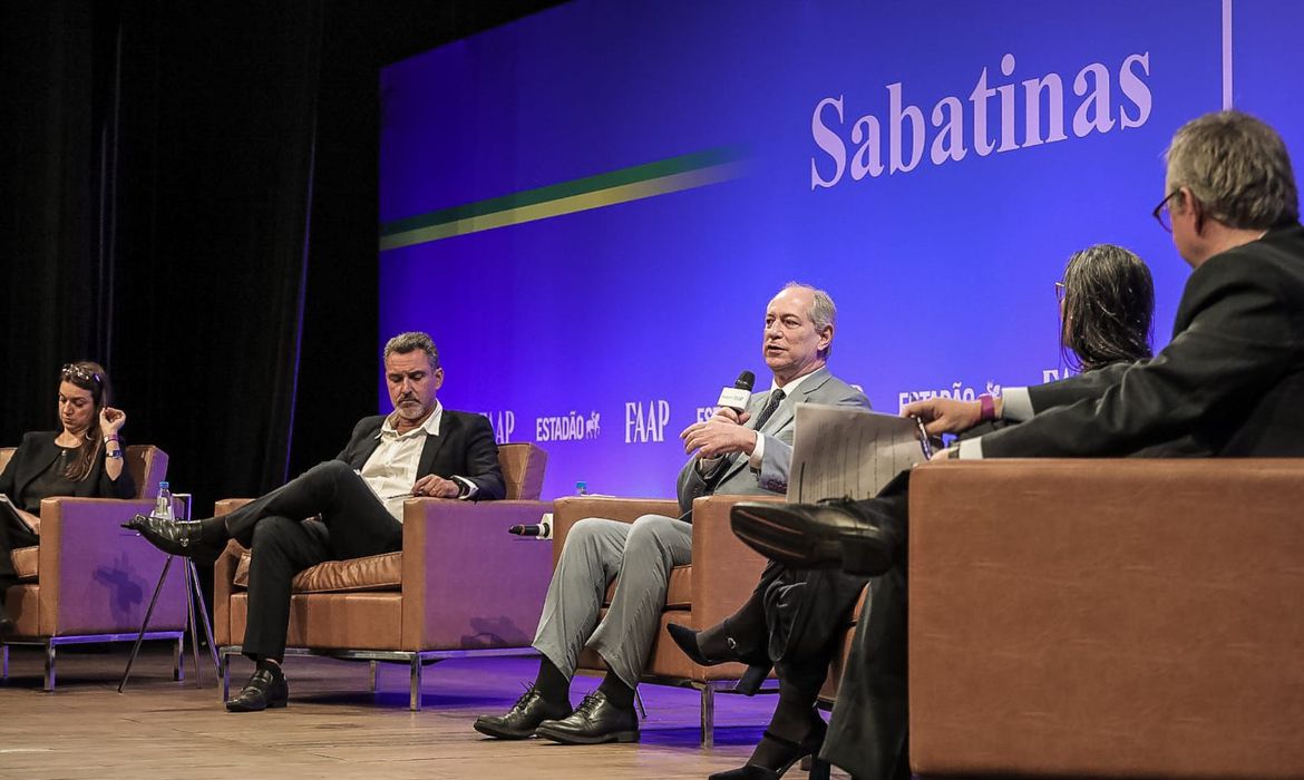 Ciro Gomes propõe mudar padrão pedagógico no ensino de todo país