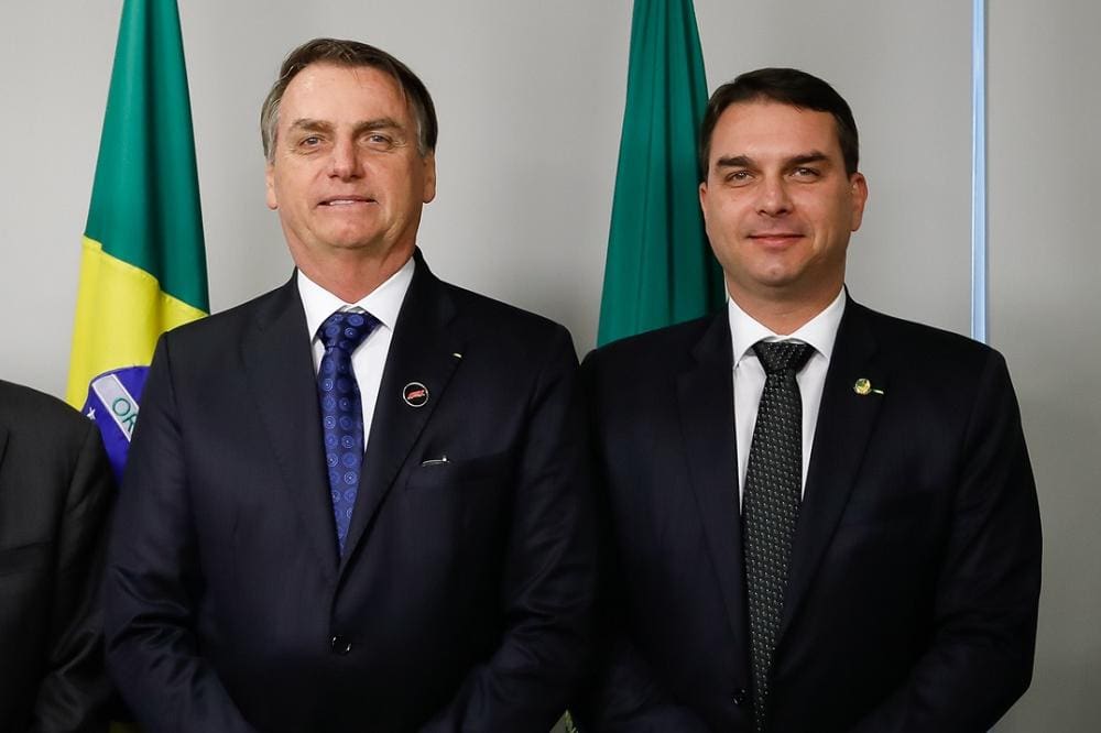 Mendonça derruba censura contra matérias sobre imóveis da família Bolsonaro