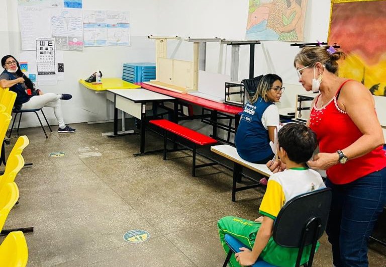 Prefeitura de Manaus leva ações de saúde ocular a estudantes alcançados pelo Programa Saúde na Escola