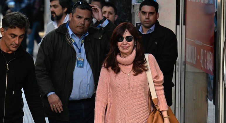 Advogados de Kirchner buscam qualificar ataque como tentativa de feminicídio