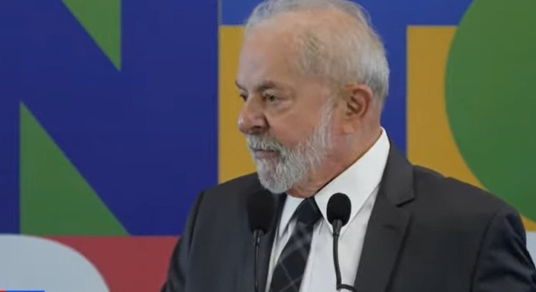 Lula comete gafe e chama trabalho doméstico de 'serviço da mulher