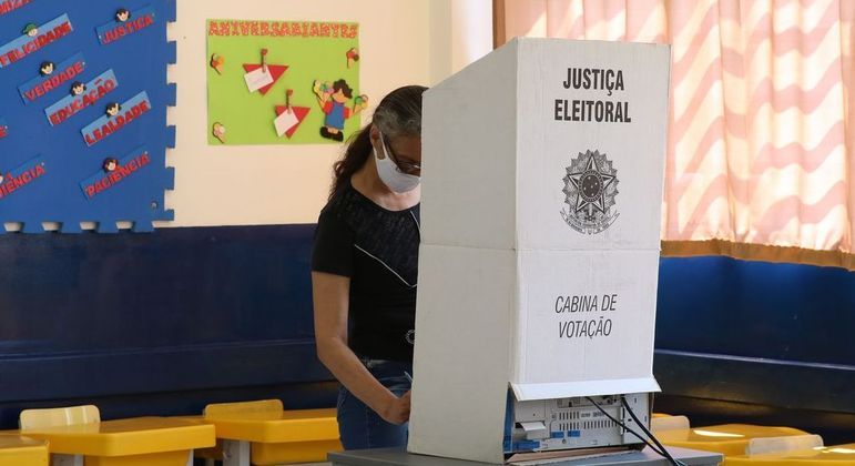 Fim do horário eleitoral e 1º turno das eleições; veja os destaques da semana