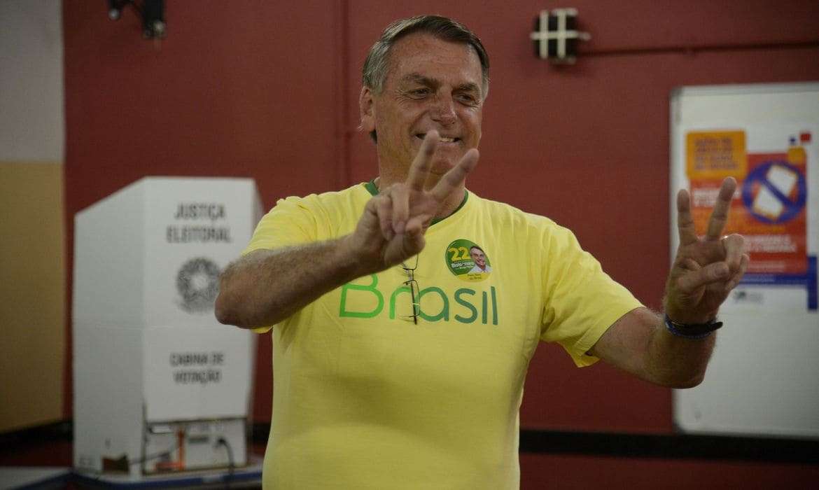 Jair Bolsonaro vota confiante no Rio de Janeiro: "Expectativa de vitória"