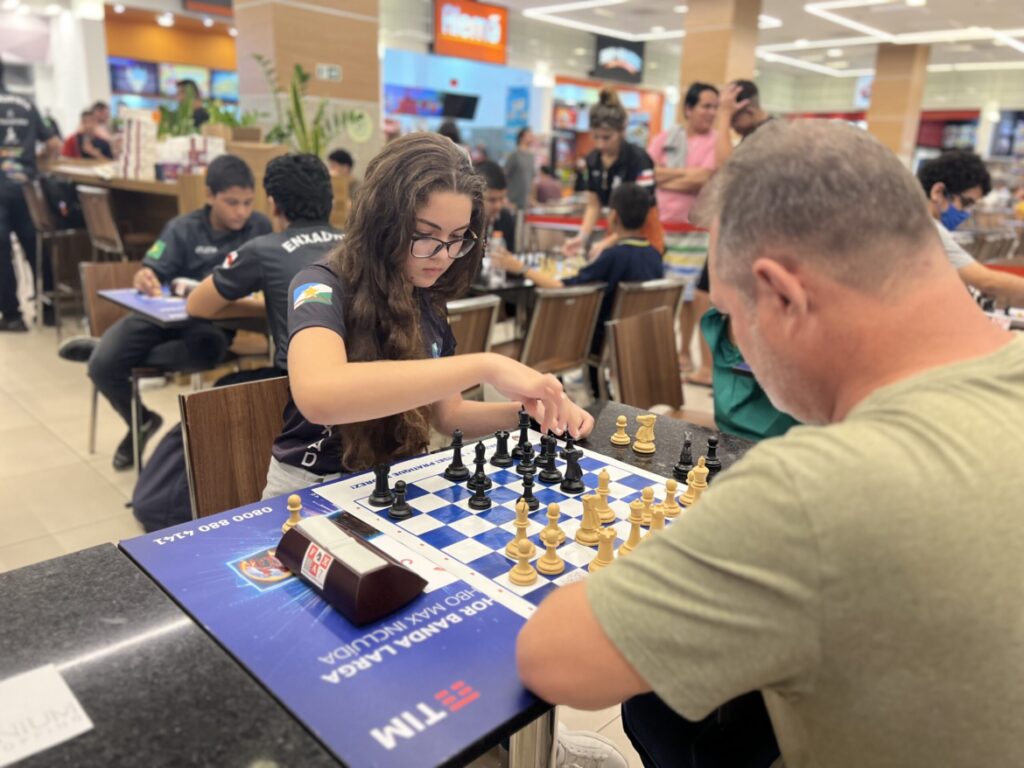 Primeiro dia de Torneio de Xadrez reúne crianças e jovens de diferentes idade e estados