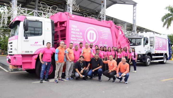 Caminhões de lixo cor de rosa circulam em campanha de conscientização da Prefeitura de Manaus