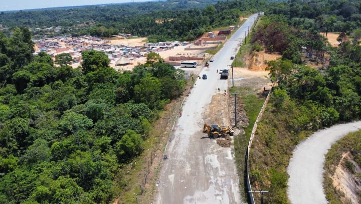 Prefeitura de Manaus intensifica serviços de recomposição asfáltica no Distrito Industrial 2