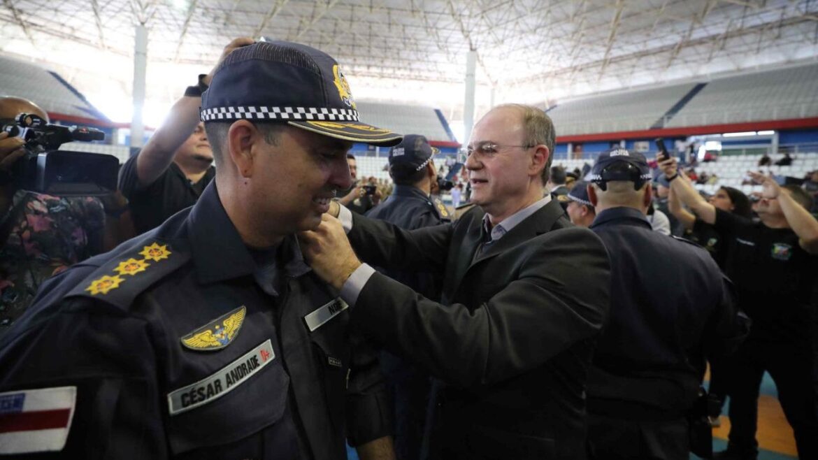 Governo do Amazonas efetua promoção de 234 policiais e bombeiros militares