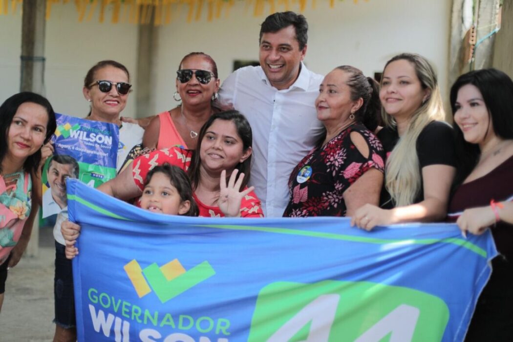 “População é nossa maior aliada", diz Wilson durante caminhada na Colônia Oliveira Machado