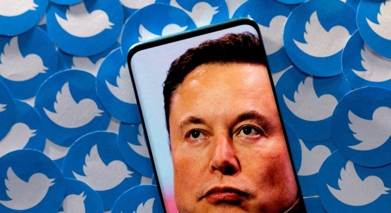 Elon Musk faz piada e diz que seu perfume 'Cabelo Queimado' financiará compra do Twitter