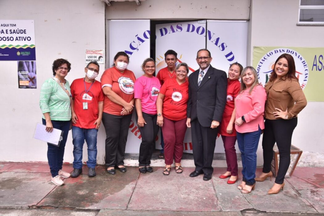 Prefeitura de Manaus faz doação de bens para a Associação de Donas de Casa do Morro da Liberdade