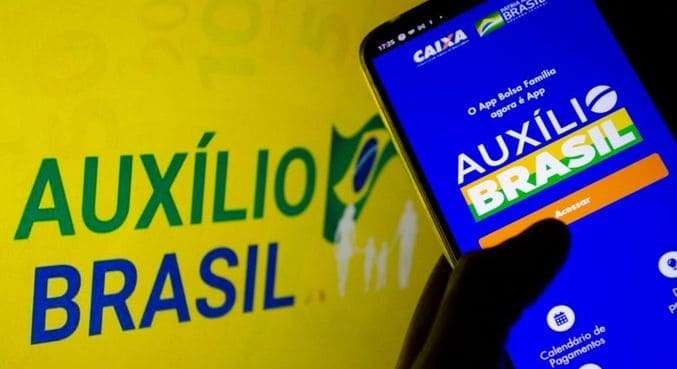 'A prioridade absoluta é a garantia do Auxílio Brasil', afirma Guedes