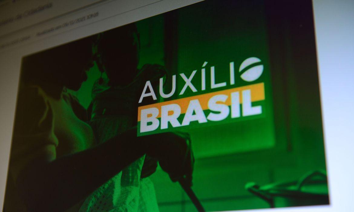 Portaria define regras de bolsas para beneficiários do Auxílio Brasil