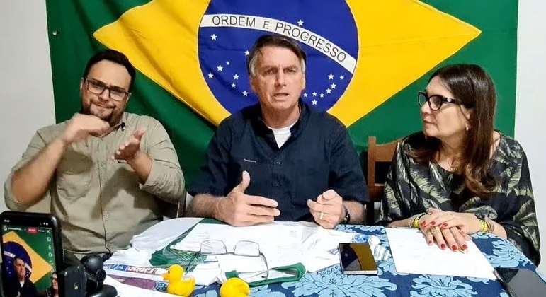 Ex-presidente Bolsonaro é internado em hospital nos EUA