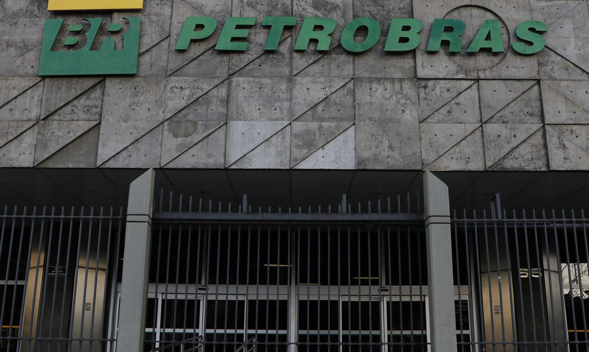 Petrobras anuncia datas de divulgação dos balanços do 3º trimestre    