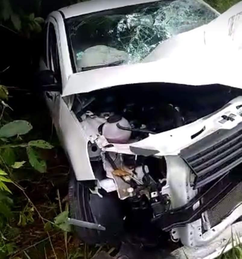 Carro invade contramão e mata família na rodovia AM-010 