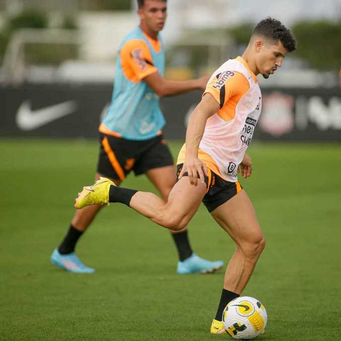 Corinthians tenta manter o foco no Brasileirão contra o Athletico-PR