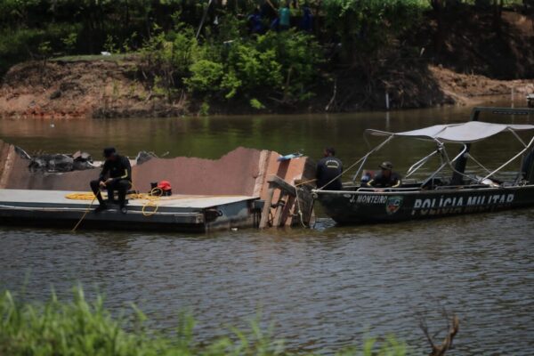 Governo do Estado retoma buscas por desaparecido e auxilia trabalhos do DNIT após desabamento de ponte na BR-319