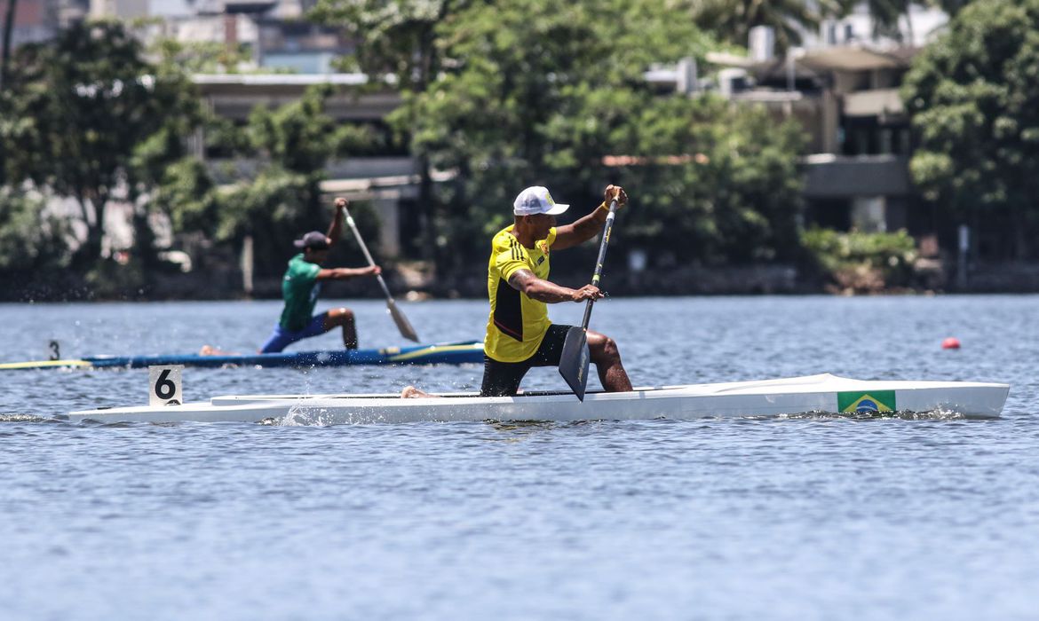 Isaquias Querioz vive dia especial na Copa Brasil de Canoagem