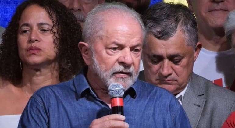 Lula diz que buscará unir o Brasil: 'A ninguém interessa viver num país dividido'