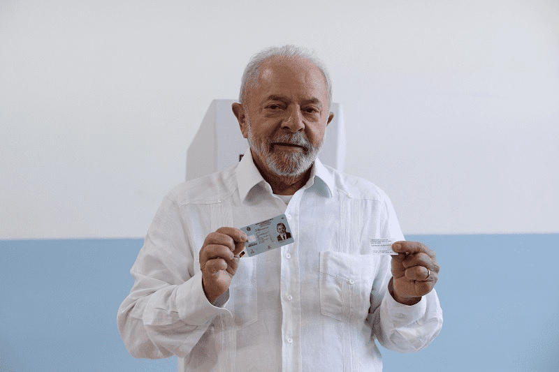 Lula vota em escola do Grande ABC em São Paulo