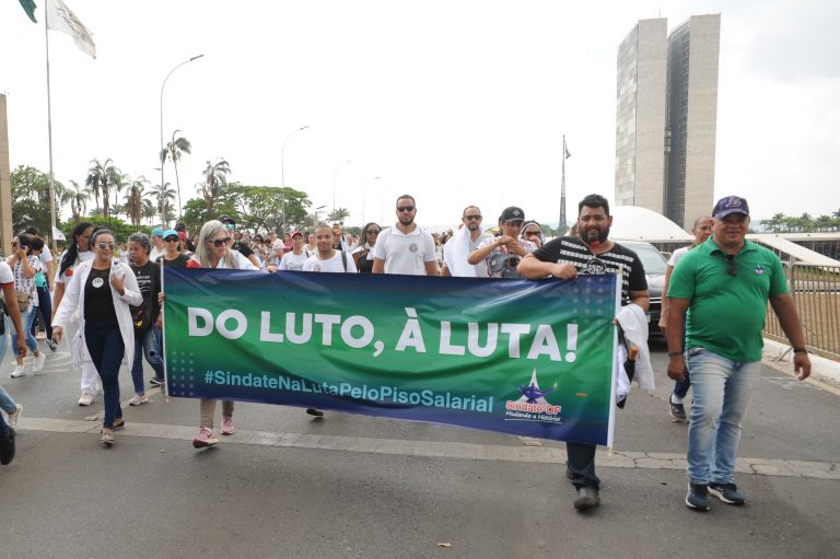 Proposta libera recursos para financiar o piso da enfermagem