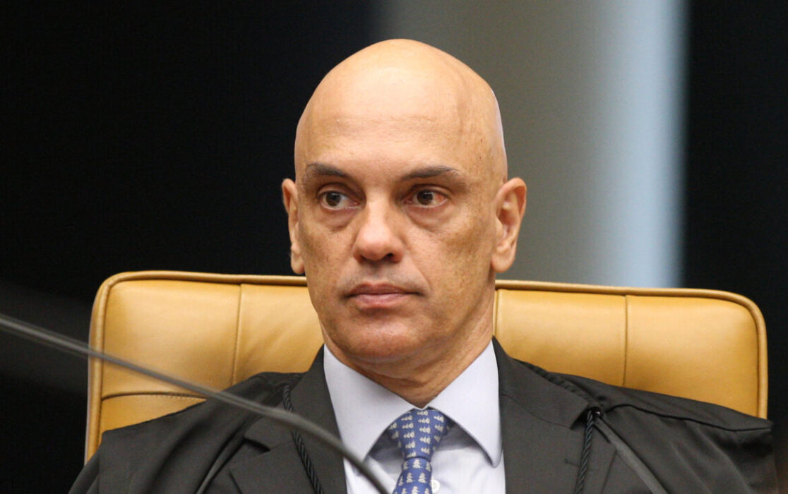 Em sessão, Moraes diz que TSE não vai tolerar assédio eleitoral