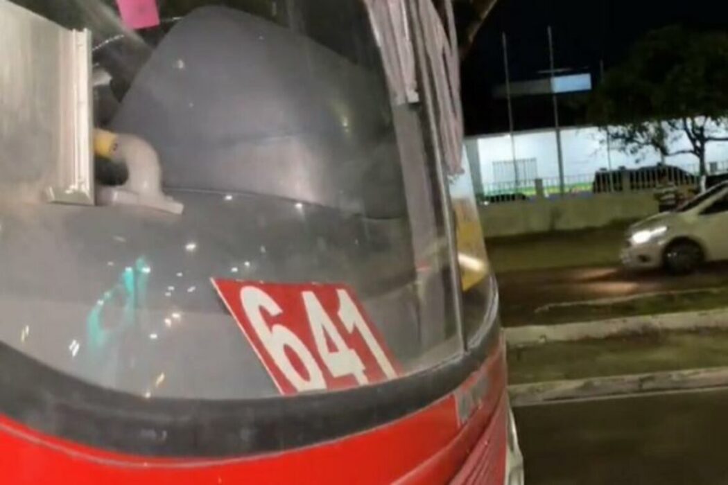 Grupo de assaltantes toca o terror em ônibus da linha 641