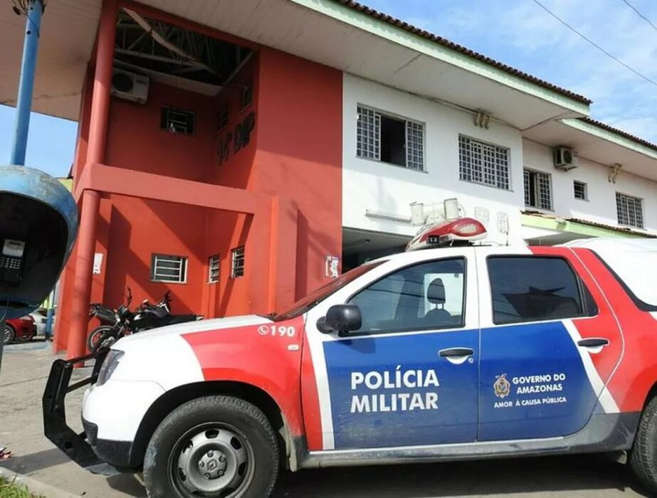 Homem é preso por espancar companheira na frente de motel na zona Leste 