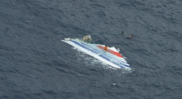 Áudio da cabine revela desespero dos pilotos antes da tragédia do voo Rio-Paris: 'Tentamos de tudo'