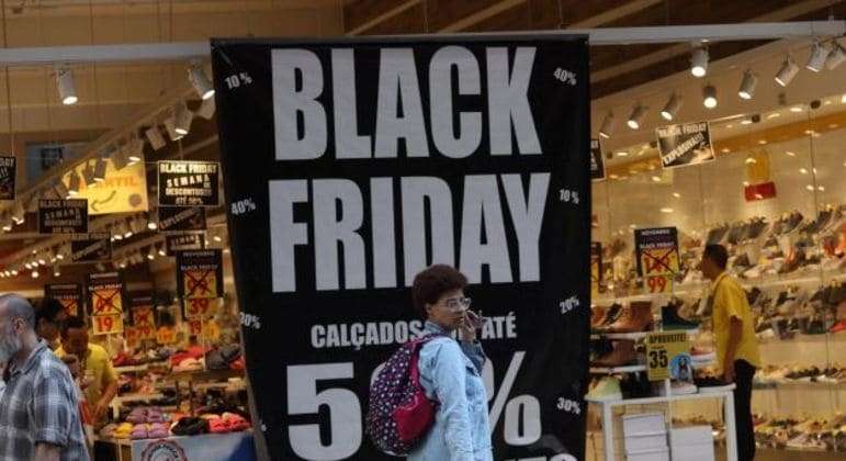 Em meio à Copa, comércio estima venda recorde nesta Black Friday