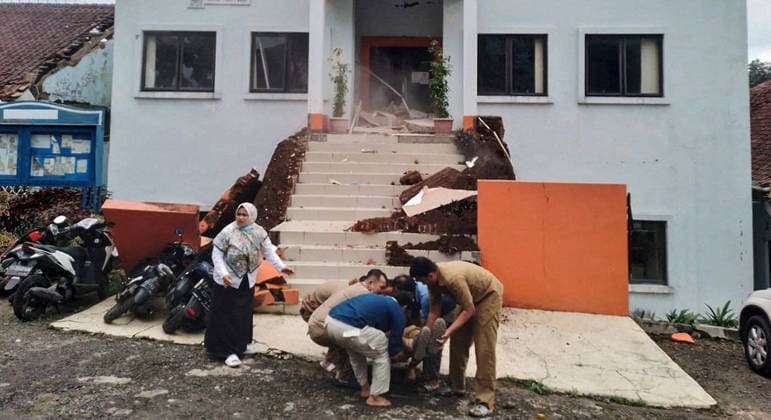 Terremoto na Indonésia deixa pelo menos 46 mortos e 700 feridos