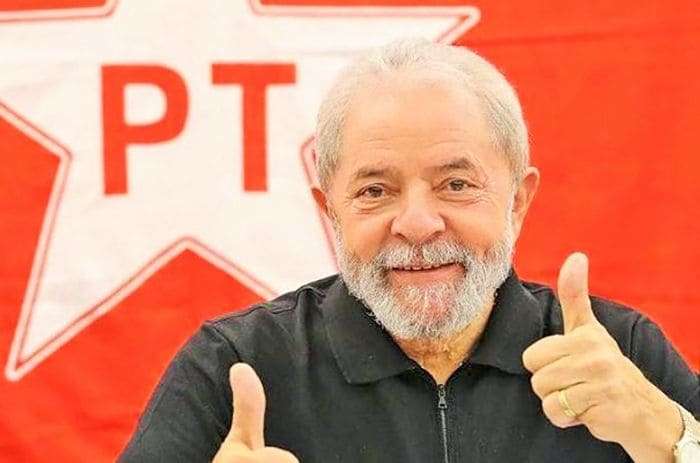 Lula volta a São Paulo após descanso na Bahia e deve liderar equipe de transição