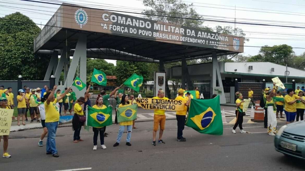 Manifestação deixa trânsito ‘lento’ na avenida Coronel Teixeira, na manhã desta segunda (7)