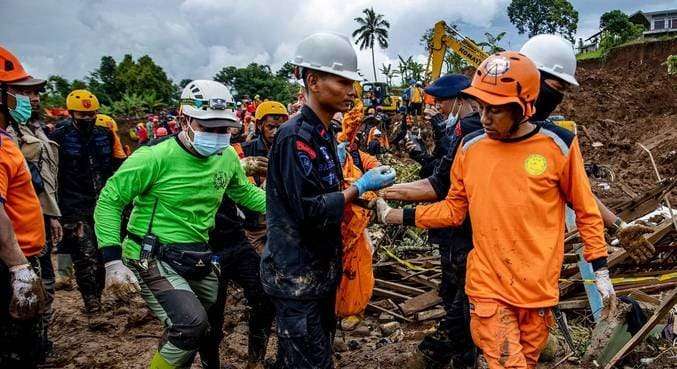 Número de mortos em terremoto na Indonésia sobe para 321