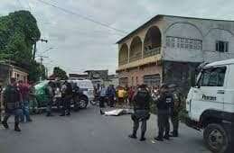 Homem é morto com tiro na cabeça após reagir assalto, em Manaus