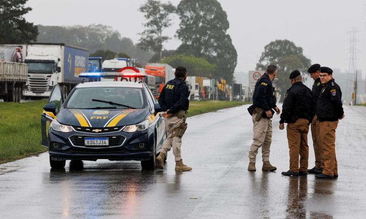 PRF registra um bloqueio parcial em rodovia federal