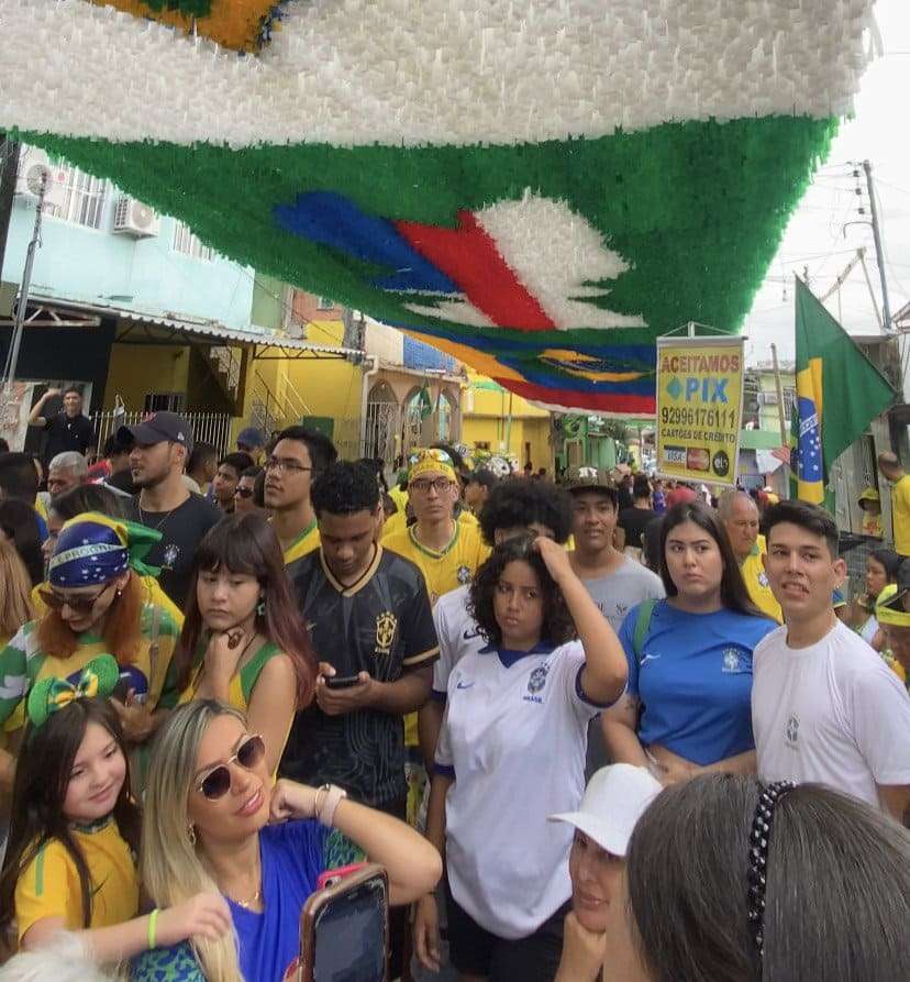 Emoção toma conta de torcedores da rua Santa Izabel no bairro Vila da Prata em Manaus